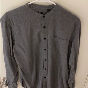 Uniclo colorless shirt